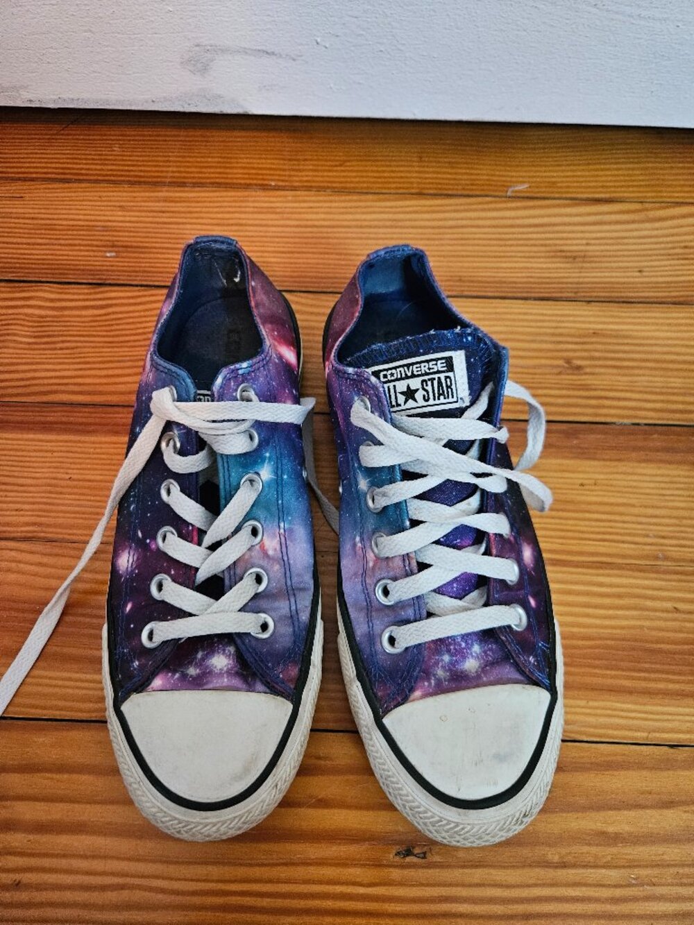Converse Cosmic Galaxy Stars Sneakers Classic Low-Top w/Satin Look in Size 8W/6M - Picture 2 of 5